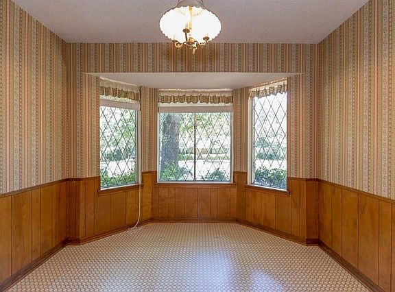 5th image of 208 Hickory Dr
