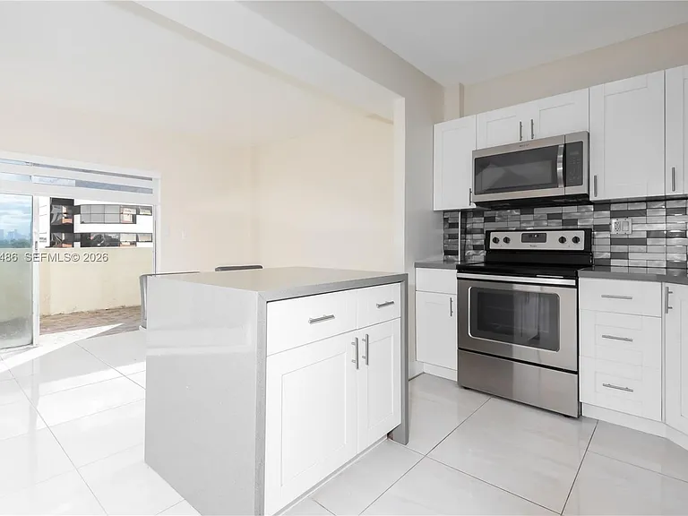 300 NW 42nd Ave #411 — Photo 10