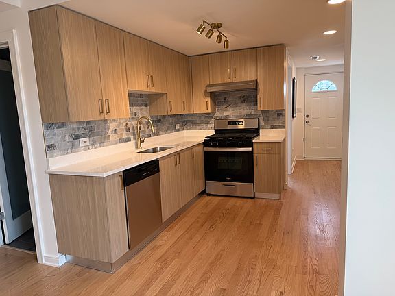 5th image of 1628 W Cermak Rd #Penthouse