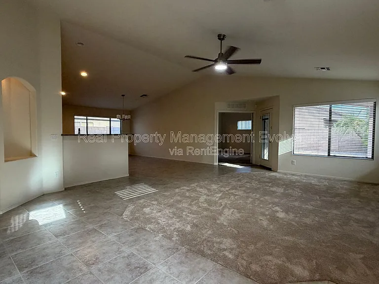 15847 W Saguaro Ln — Photo 2