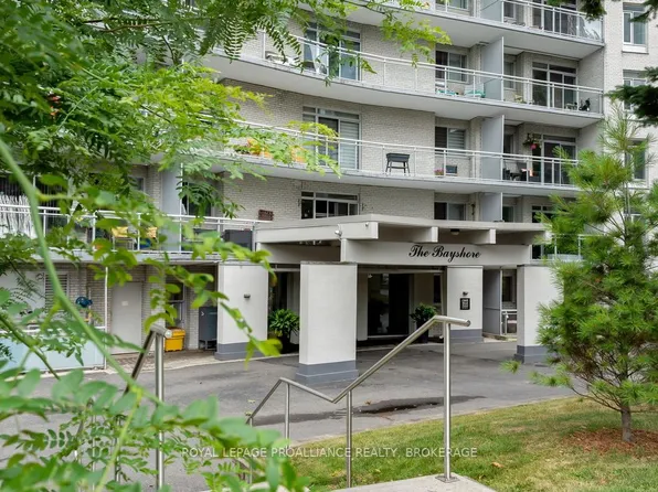 1 Mowat Ave #604, Kingston, ON K7M 1J8