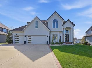 2732 SW Arthur Dr, Lees Summit, MO 64082