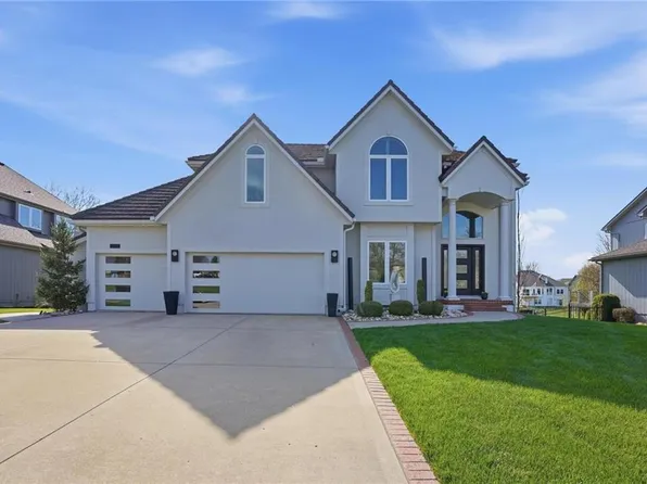 2732 SW Arthur Dr, Lees Summit, MO 64082