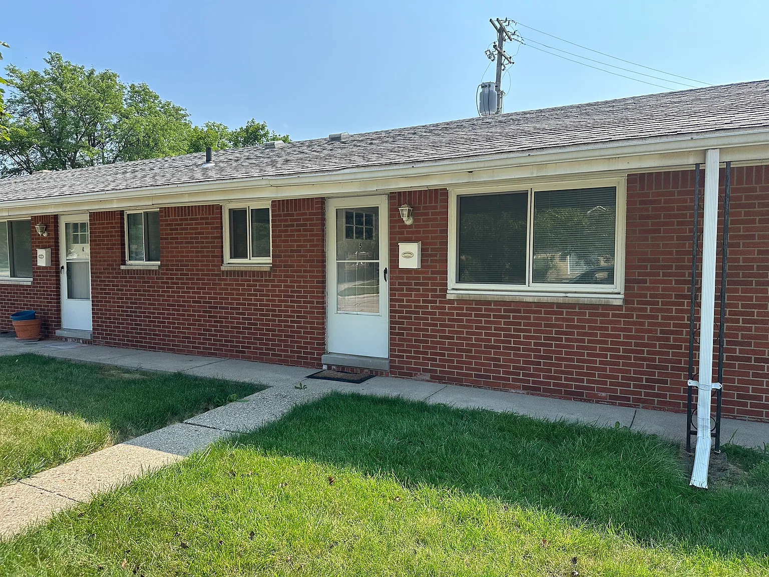 19260 Collinson Ave — Photo 1