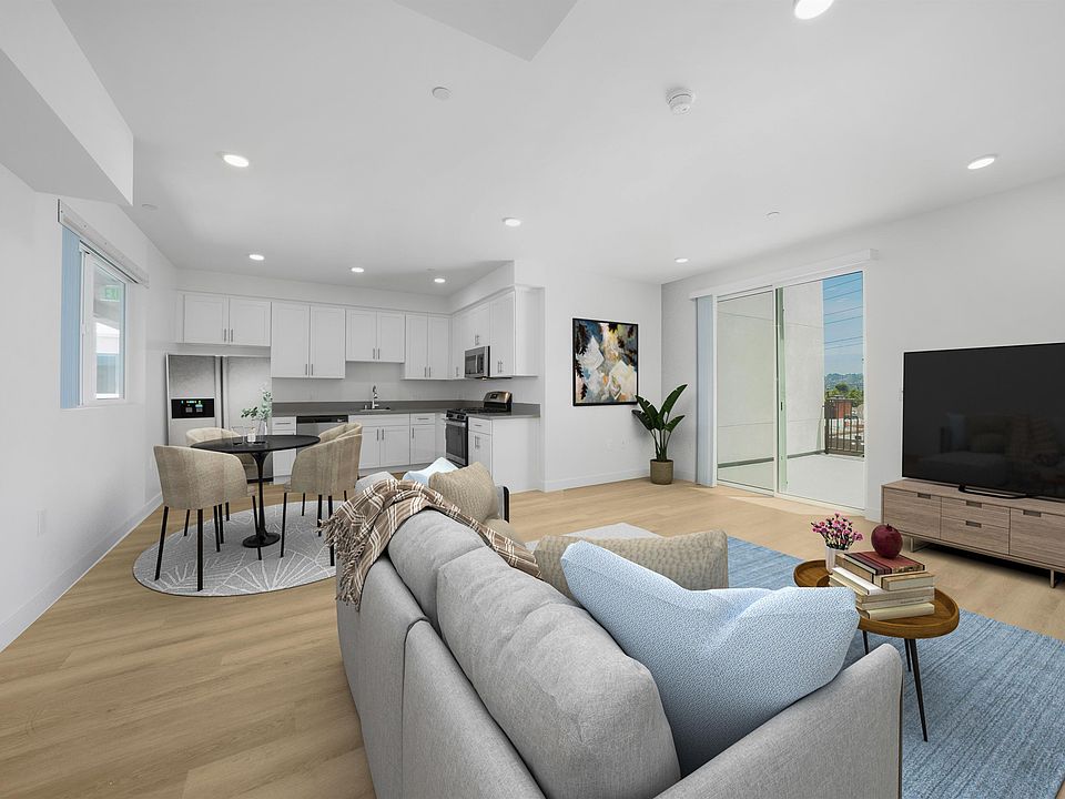 1st image of 14825 Delano St #102