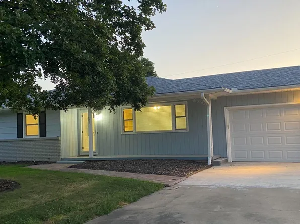 207 Kristine Ave, Clinton, MO 64735