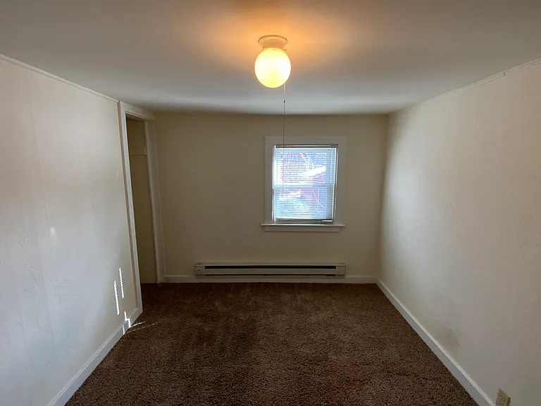 3 bed, 1.0 bath, 580 sqft, $1,150 — Photo 35