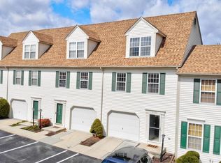6338 Darlington Dr, Harrisburg, PA 17112