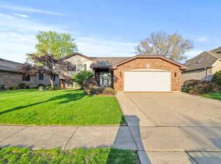 871 Woodcrest Ln, Lemont, IL 60439