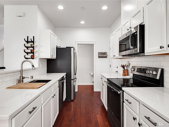 4th image of 2309 NE Natalie Way