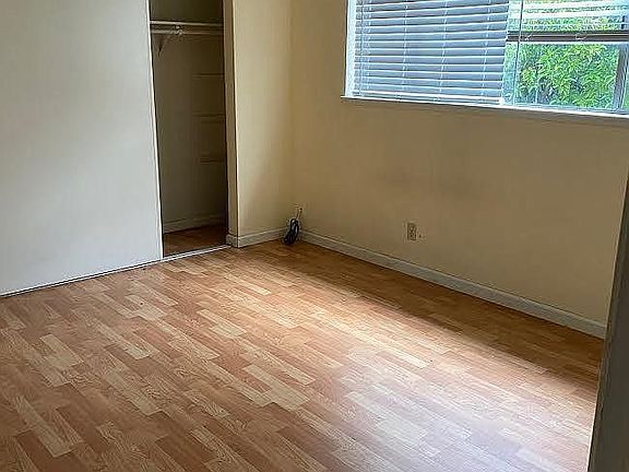 5th image of 2340 Carlton Ave