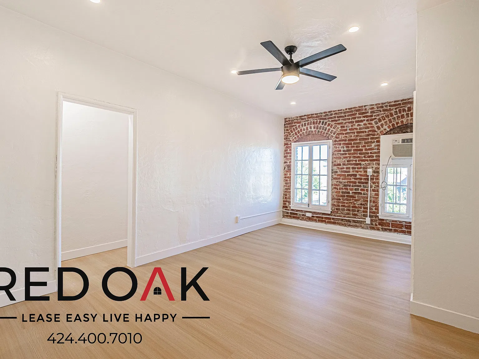 Airy 1-Bed with Hardwood-Style Floors, Air Conditioning and On-Site Laundry in the Heart of Pico-... — Photo 2