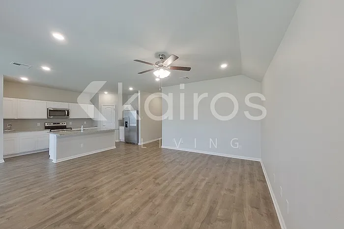 109 Santiago Ct — Photo 3