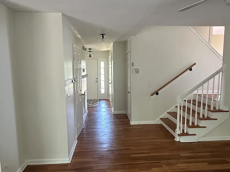 106 Jamestown Pl — Photo 3