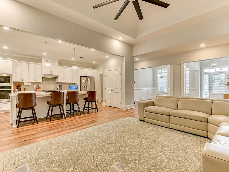 1213 Elbron Dr — Photo 11