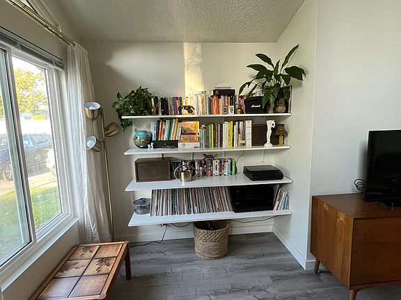 4th image of 2061 W Redlands Blvd APT 9A