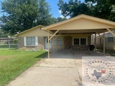 103 Berry Dr, Wake Village, TX, 75501