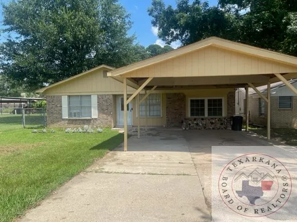 103 Berry Dr, Wake Village, TX 75501
