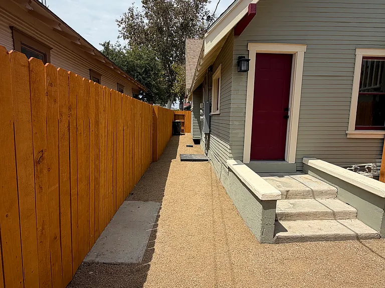 424 E Walnut St — Photo 11