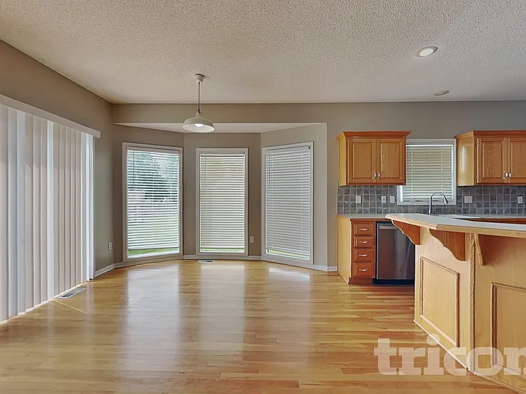 14513 W 138th Ter — Photo 3