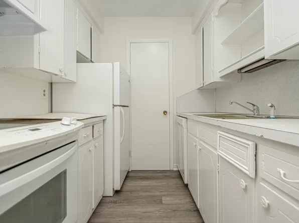 515 Brookside Dr #13, Little Rock, AR 72205