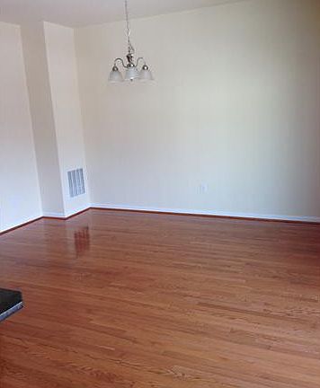 5th image of 618 S Twin Lakes Blvd