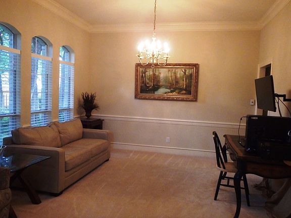 4th image of 740 Oak Leaf Ct