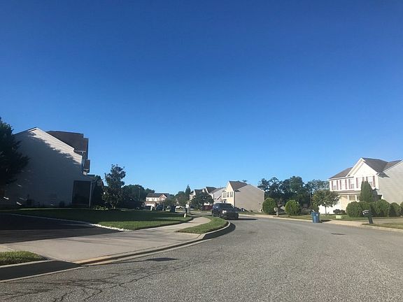5th image of 62 Dewitt Cir