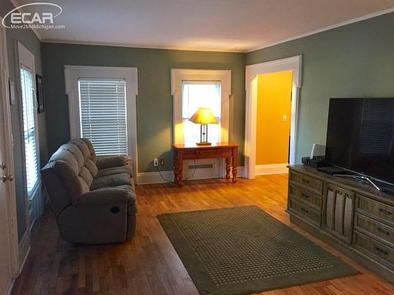 5th image of 406 S Saginaw St