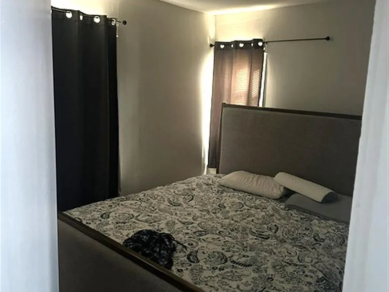 11-13 Gladstone St #2 — Photo 5
