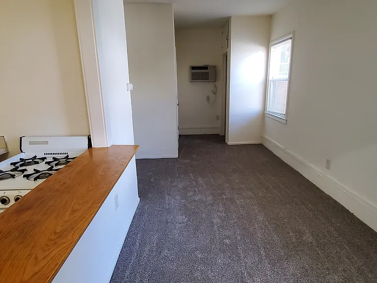 2214 1/2 P St #10 — Photo 3