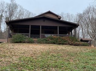 1135 Canyon Trail Rd, Walnut Cove, NC 27052