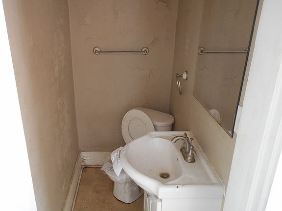 5th image of 1128 E Ewing Ave
