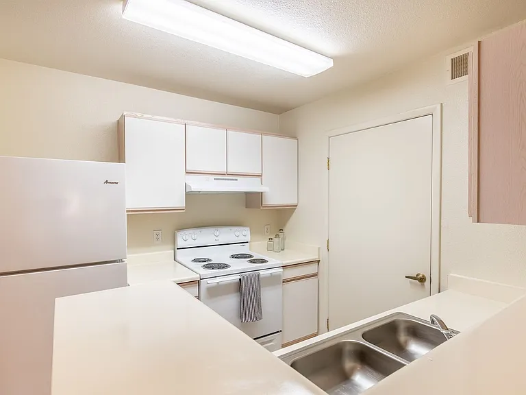 Enclave Apartments — Photo 10