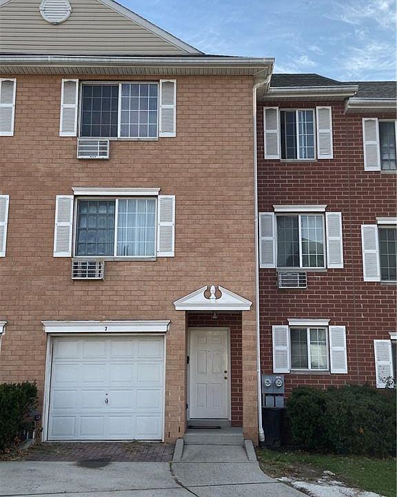 2nd image of 7 McFadden Cir