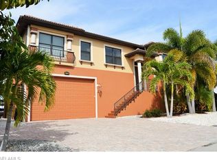 2718 Bruce St, Matlacha, FL 33993