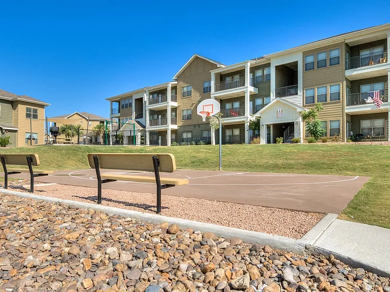 La Contessa Apartments — Photo 9