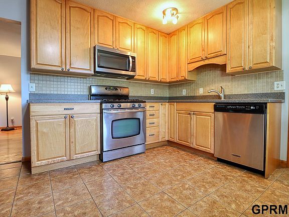 3rd image of 4130 Greenwood St