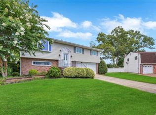 23 Windham Ln, Ronkonkoma, NY 11779