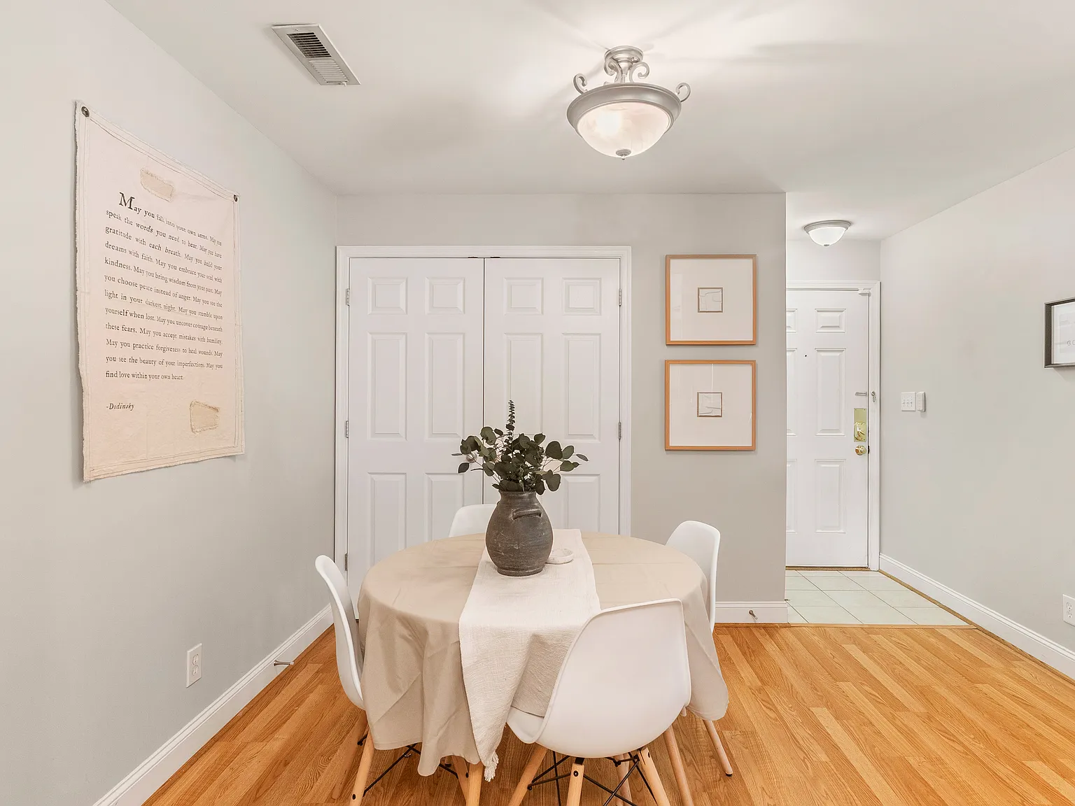 623 Wyndhurst Dr — Photo 2