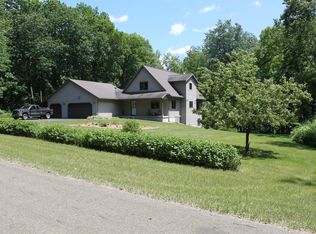 N5610 Thunderbird Dr, Portage, WI 53901