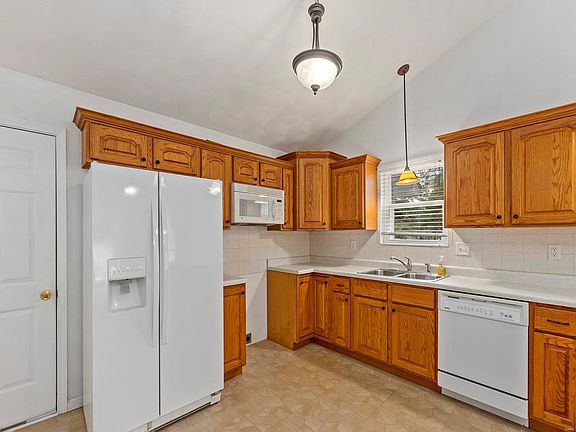 4th image of 324 Grant Dr