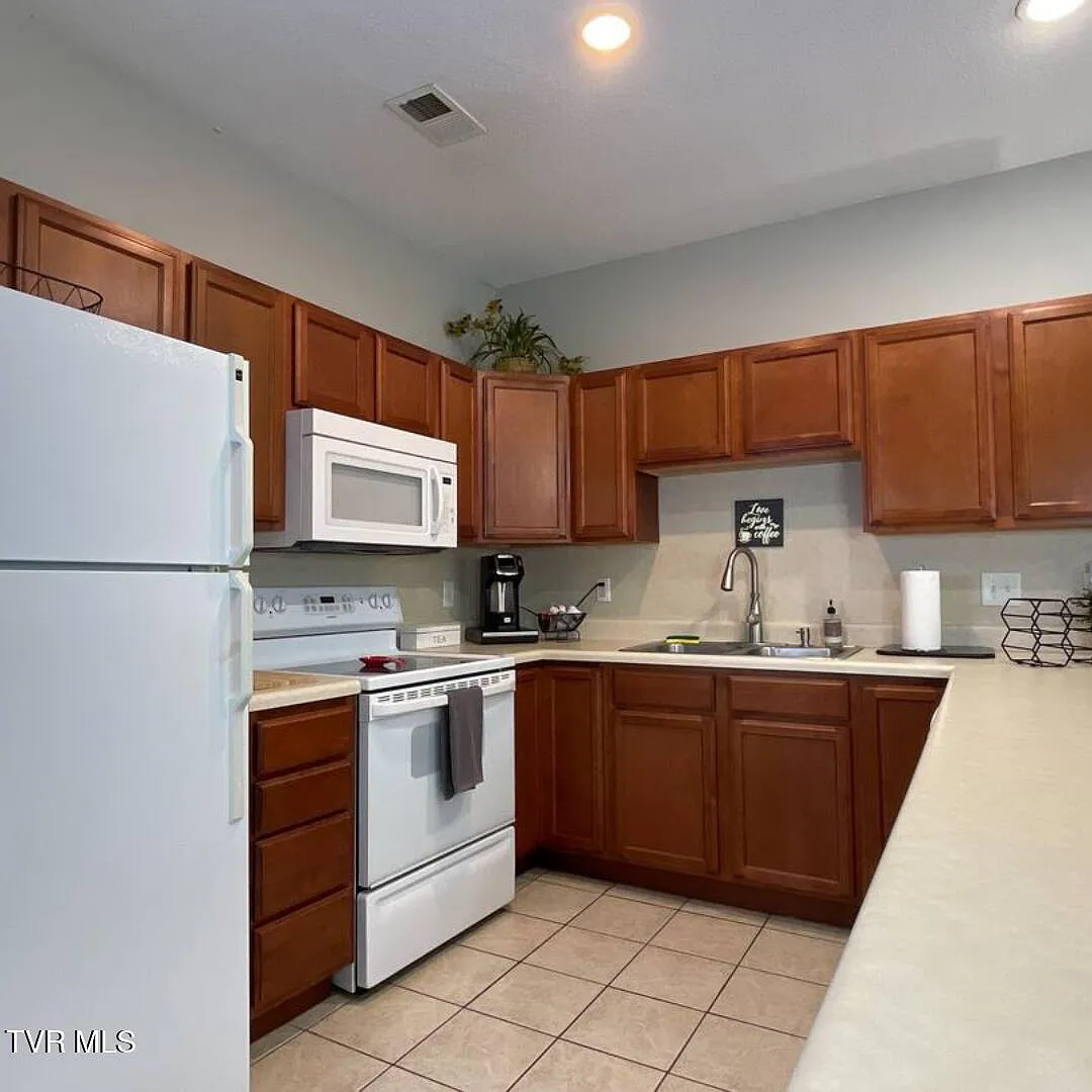 2 bed, 792 sqft, $2,500 — Photo 4