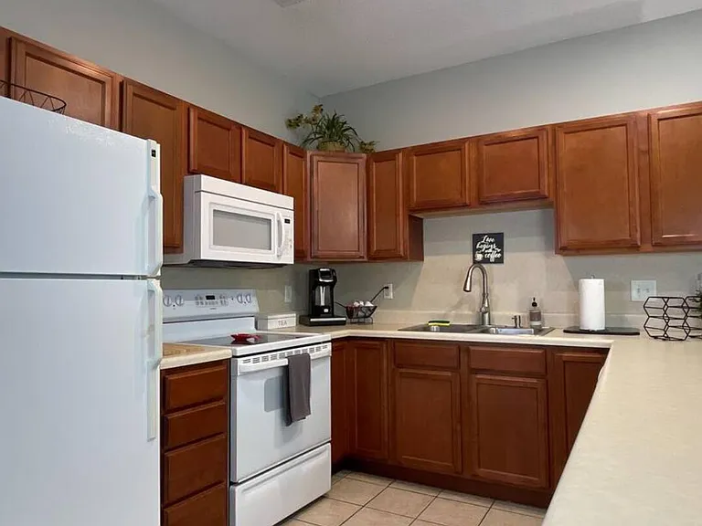 169 E Grand Ave #401 — Photo 4