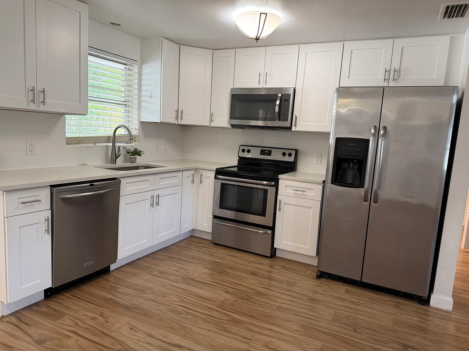 3 bed, 1400 sqft, $2,000 — Photo 3