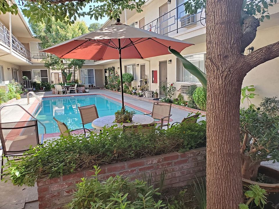 1st image of 14430 Magnolia Blvd APT 17
