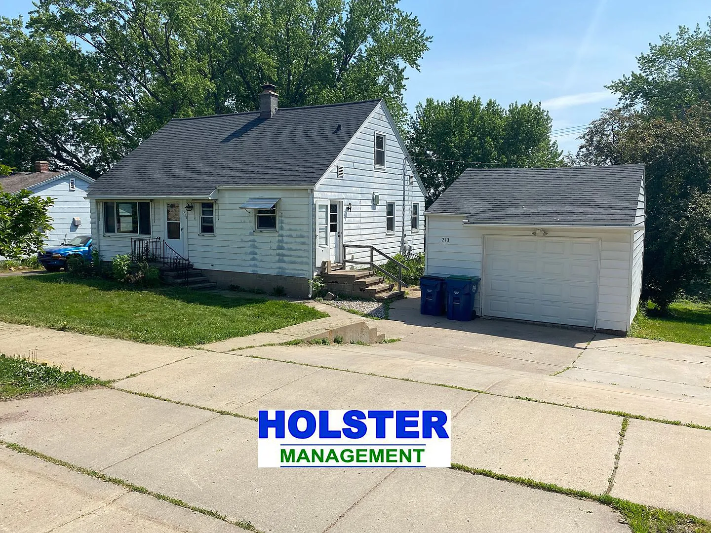 4-Bedroom 1.5 Bath Single-Family Home With Huge Back Yard — Photo 1
