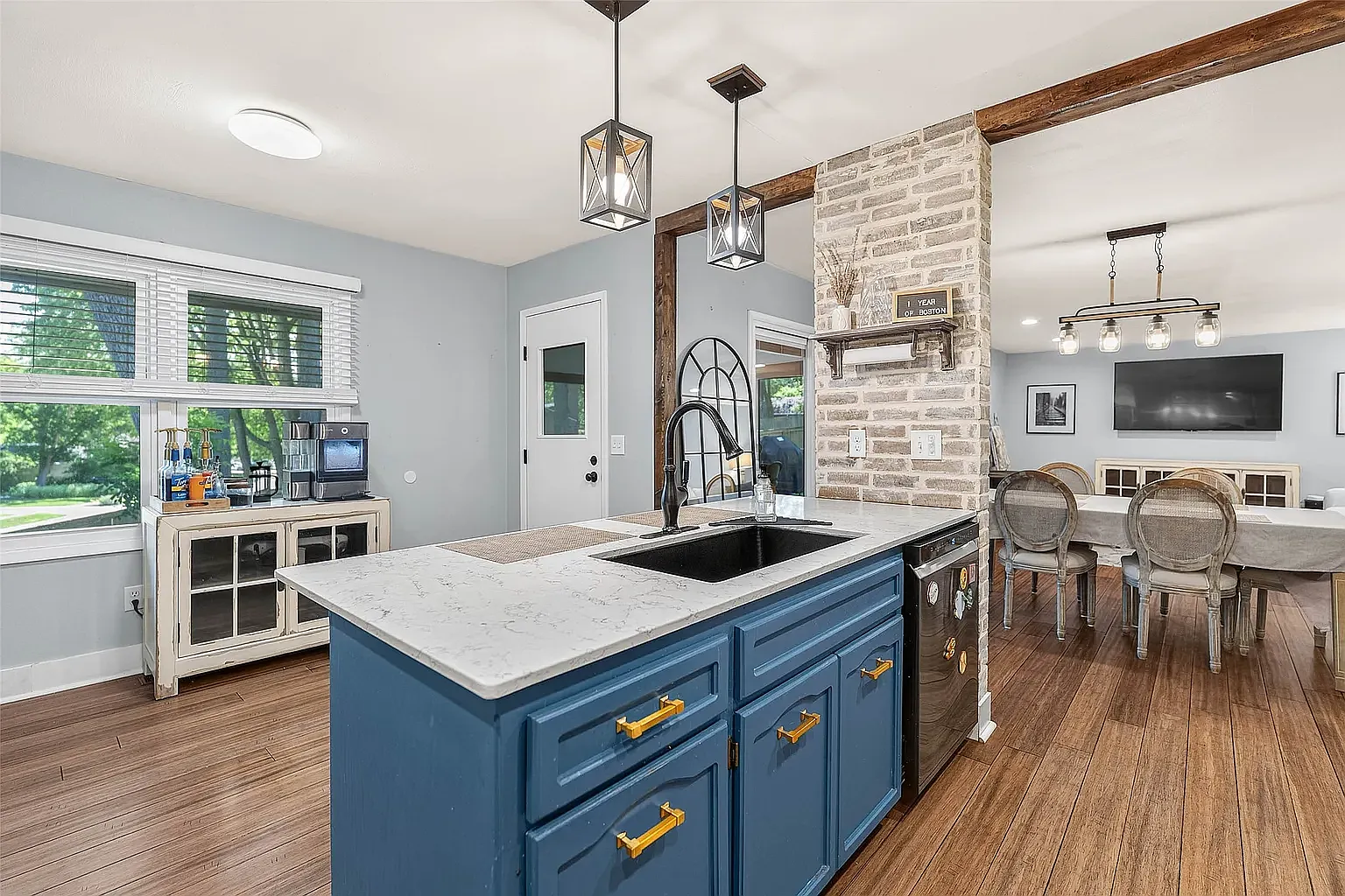 4 bed, 2.5 bath, 1486 sqft, $2,600 — Photo 3