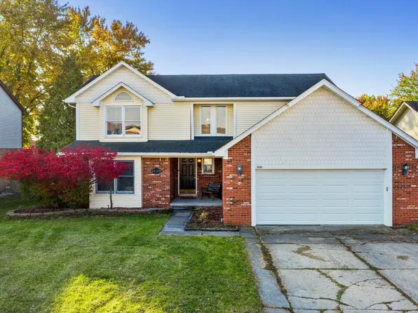 26180 Woodland Dr, Chesterfield, MI 48051