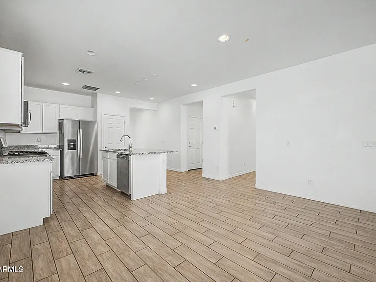 5722 W Getty Dr — Photo 15